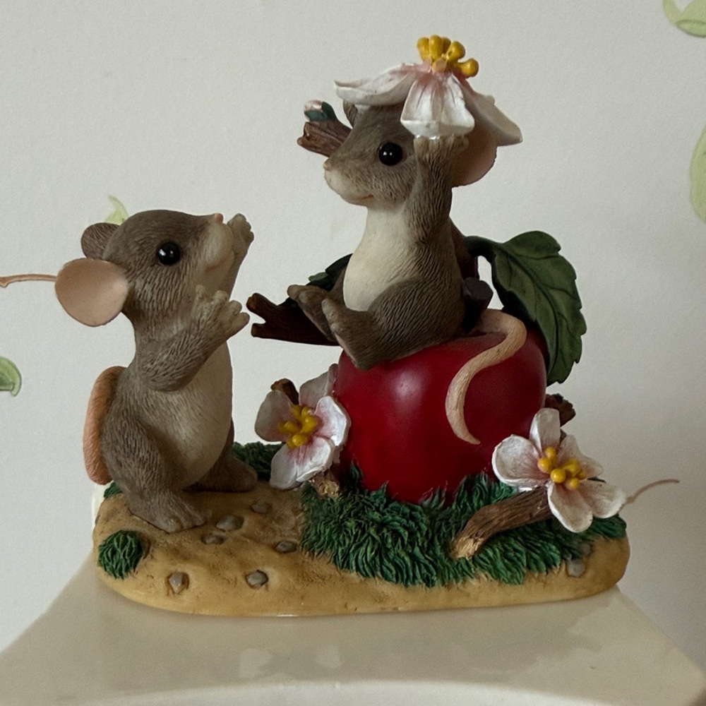 Fitz and Floyd Charming Tails “Apple of My Eye” Mice Figurine - Limited Edition